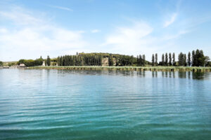 ESTATE 2021: NAVIGANDO IL LAGO TRASIMENO DALL’ISOLA POLVESE ALL’ISOLA MAGGIORE (PRIMA PARTE)